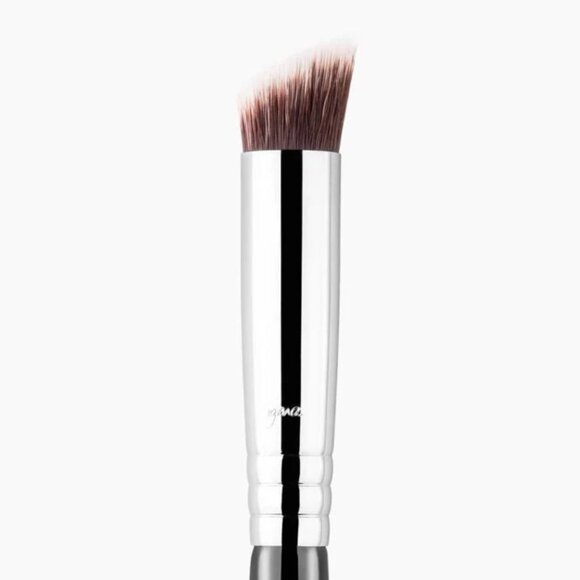 Sigma Beauty - Sigma P88 Precision Flat Angled Brush - Picture 1 of 2